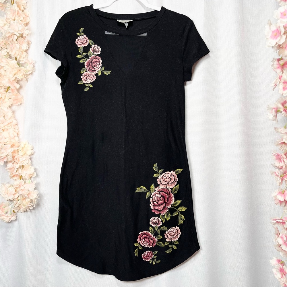 🌸 4/$20 Floral embroidered tshirt dress black small
